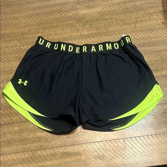 Under Armour Loose fit shorts size medium - Picture 1 of 5